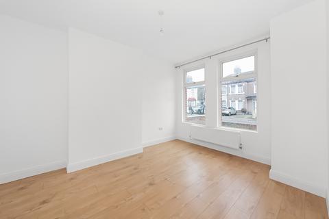 3 bedroom terraced house for sale, Torridon Road, London, SE6