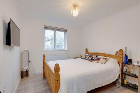 3 bedroom flat to rent, Swain Street, London NW8