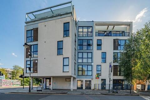 1 bedroom flat for sale, Trafalgar Point, Downham Road, London, N1