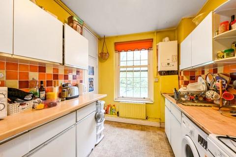 2 bedroom flat for sale, Winsham House, Churchway, London, NW1