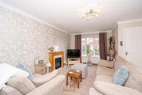 3 bedroom end of terrace house for sale, Lynwood Close, St. Leonards-On-Sea