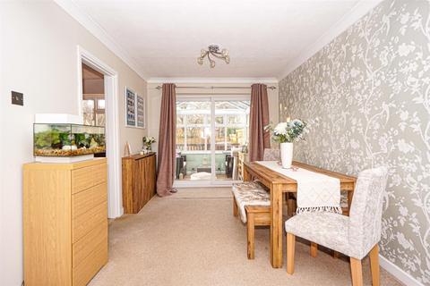 3 bedroom end of terrace house for sale, Lynwood Close, St. Leonards-On-Sea