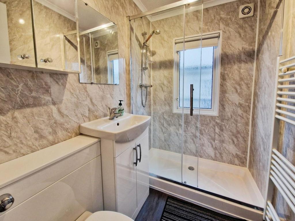 Fdb10b1f-bathroom.jpg