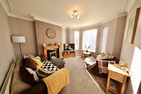 3 bedroom semi-detached house for sale, Ellesmere Avenue, Hull