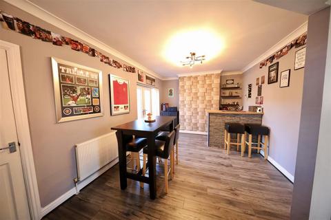 3 bedroom semi-detached house for sale, Ellesmere Avenue, Hull