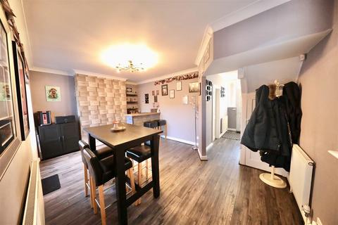 3 bedroom semi-detached house for sale, Ellesmere Avenue, Hull