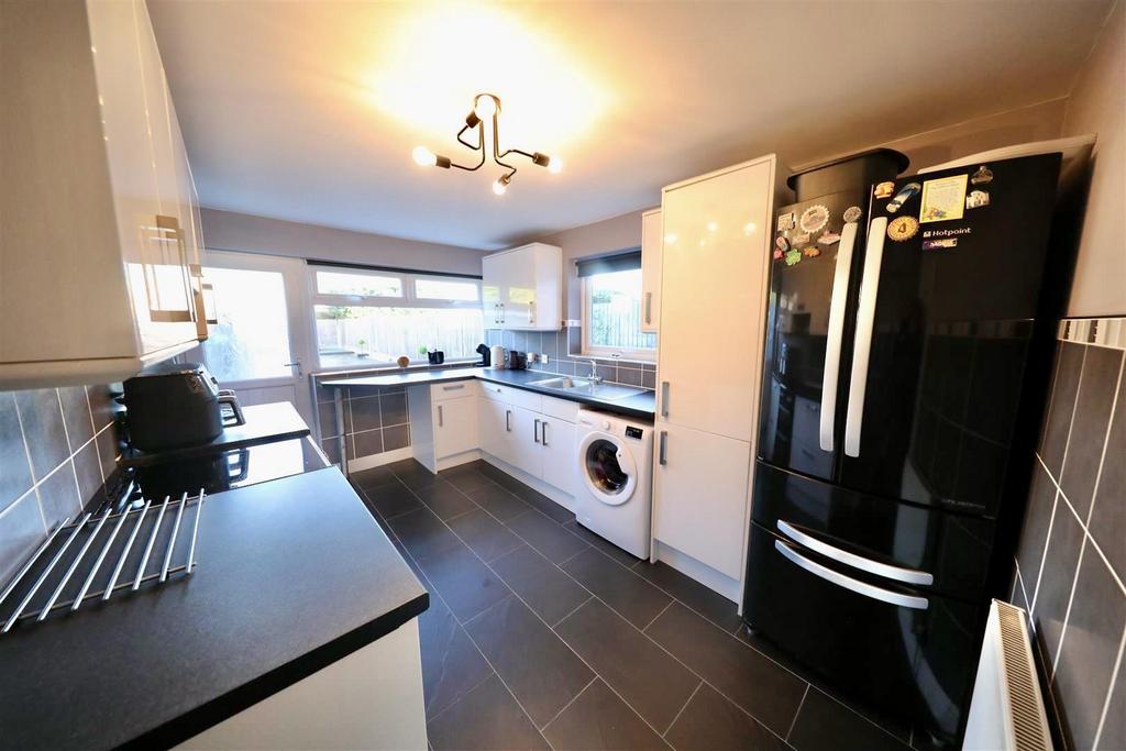 Fb CHEj bn0-F4 3tcj5na A.jpg