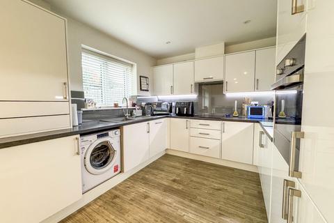 3 bedroom detached house for sale, Charles Crescent, Rochford