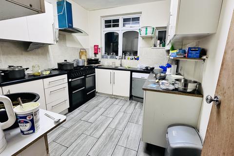 House share to rent, Kenton Road, Harrow HA3