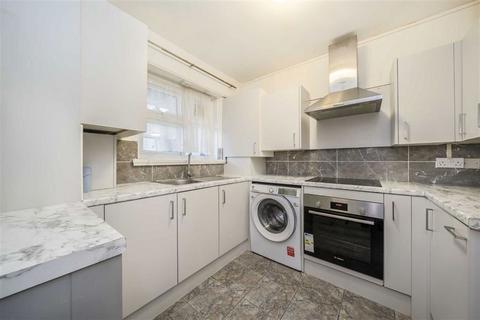 2 bedroom flat to rent, Eltham Road, London SE12