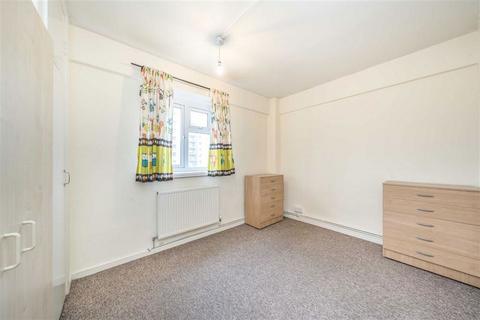 2 bedroom flat to rent, Eltham Road, London SE12