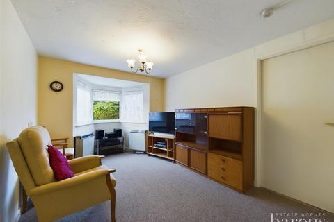 1 bedroom retirement property for sale, Westdeane Court, Basingstoke RG21