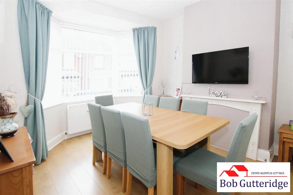 Bay fronted dining room