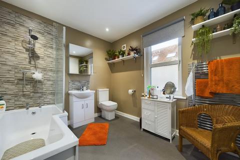 3 bedroom terraced house to rent, Elm Road, Folkestone