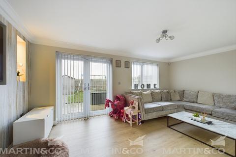 86 Llewelyn Crescent, Askern, Doncaster, DN6 0QD