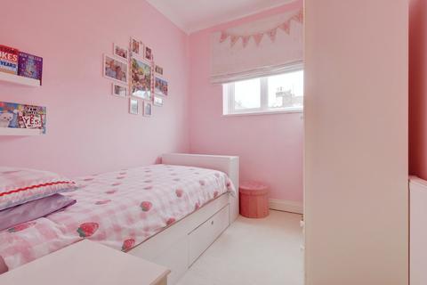 2 bedroom flat for sale, St. Andrews Road, Southend-on-sea, SS3