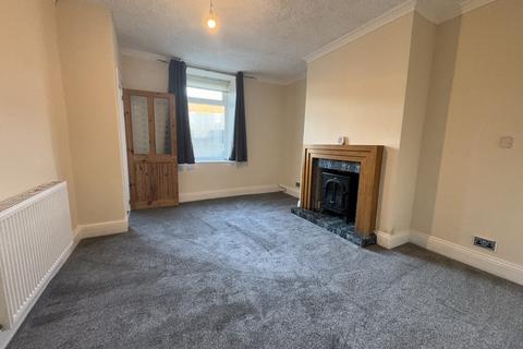 3 bedroom terraced house to rent, The Crescent, Micklefield