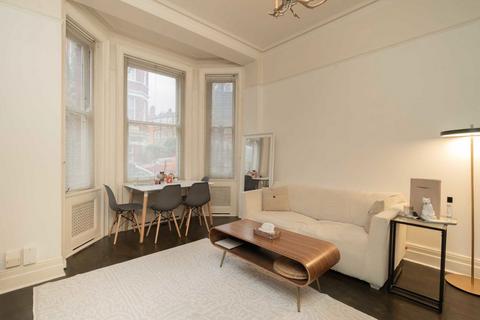 1 bedroom flat for sale, Fitzgeorge Avenue, London W14