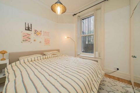 1 bedroom flat for sale, Fitzgeorge Avenue, London W14