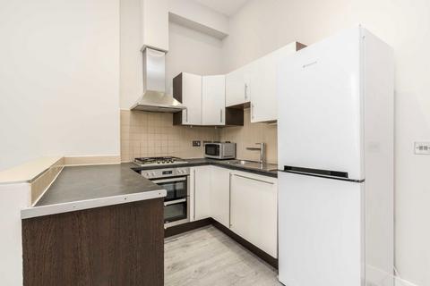 2 bedroom flat to rent, West Cromwell Road, London SW5