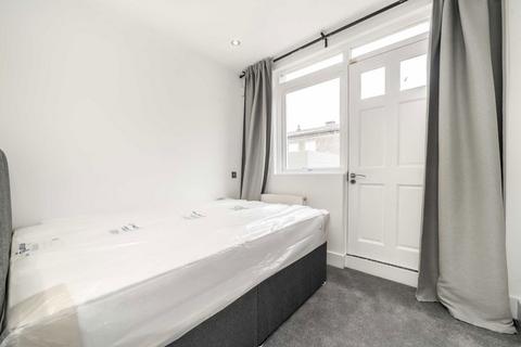 2 bedroom flat to rent, West Cromwell Road, London SW5