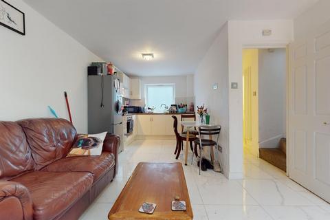 4 bedroom townhouse to rent, Barnfield Place, Londonhttps://login3.vebraalto.com/#properties/176 E14