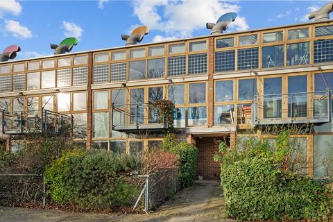 20 Helios Road, Wallington, SM6 7BZ