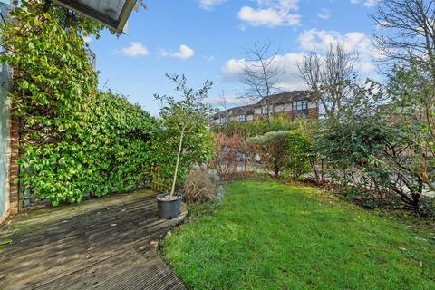 20 Helios Road, Wallington, SM6 7BZ