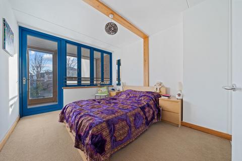 20 Helios Road, Wallington, SM6 7BZ
