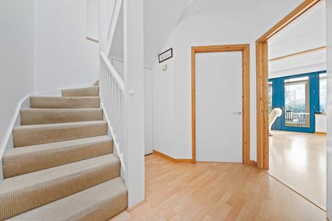 20 Helios Road, Wallington, SM6 7BZ