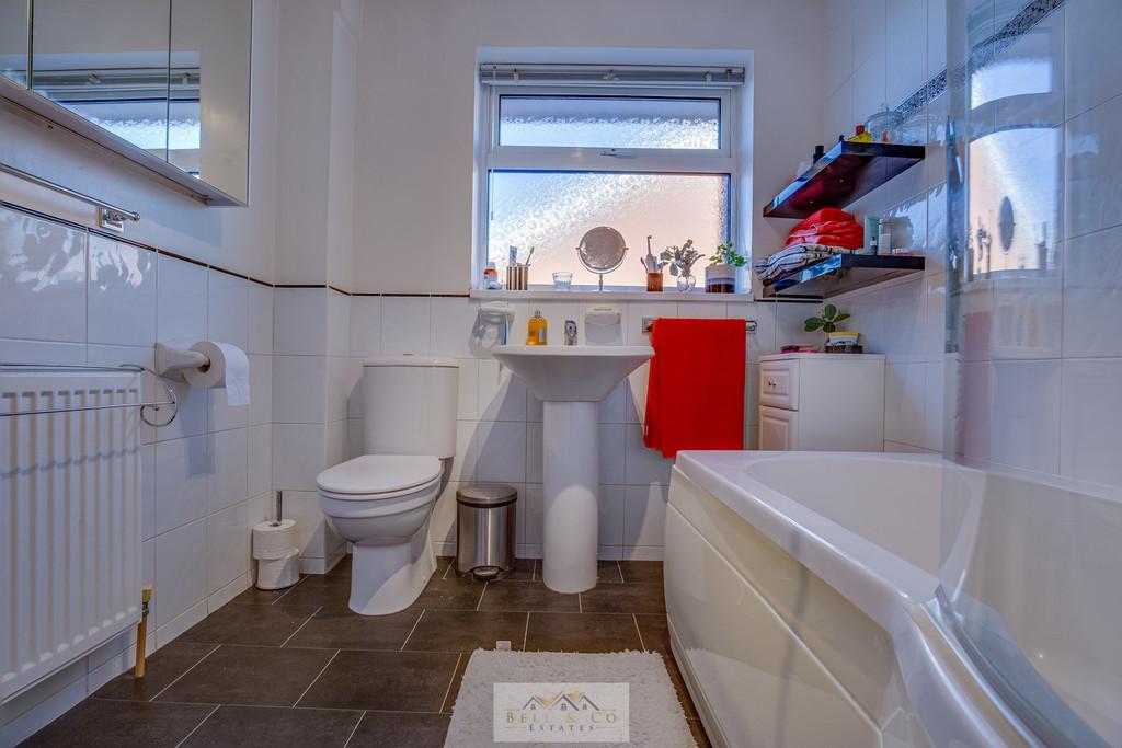 Bathroom 1.2