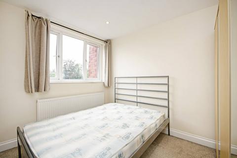 2 bedroom flat to rent, Finchley Road, Temple Fortune, London, NW11