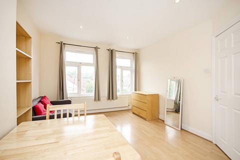 2 bedroom flat to rent, Finchley Road, Temple Fortune, London, NW11