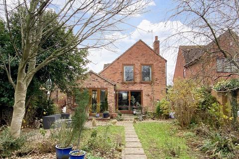 5 bedroom link detached house for sale, Old Farm Court, Barton-in-fabis