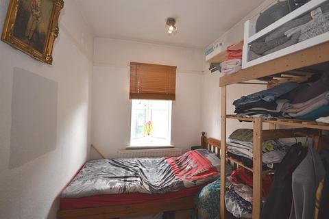 4 bedroom end of terrace house to rent, Farmilo Road, London E17