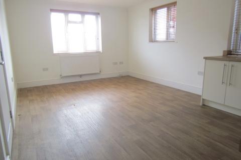 2 bedroom flat to rent, Connaught Avenue, Essex CO13