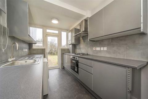 3 bedroom semi-detached house to rent, Woolacombe Road, London SE3