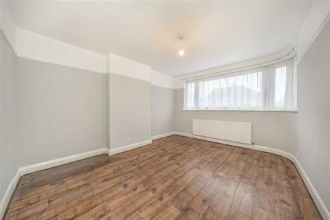 3 bedroom semi-detached house to rent, Woolacombe Road, London SE3