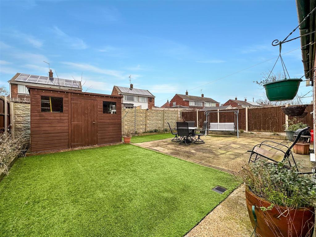 Lovely Low Maintenance Garden 680