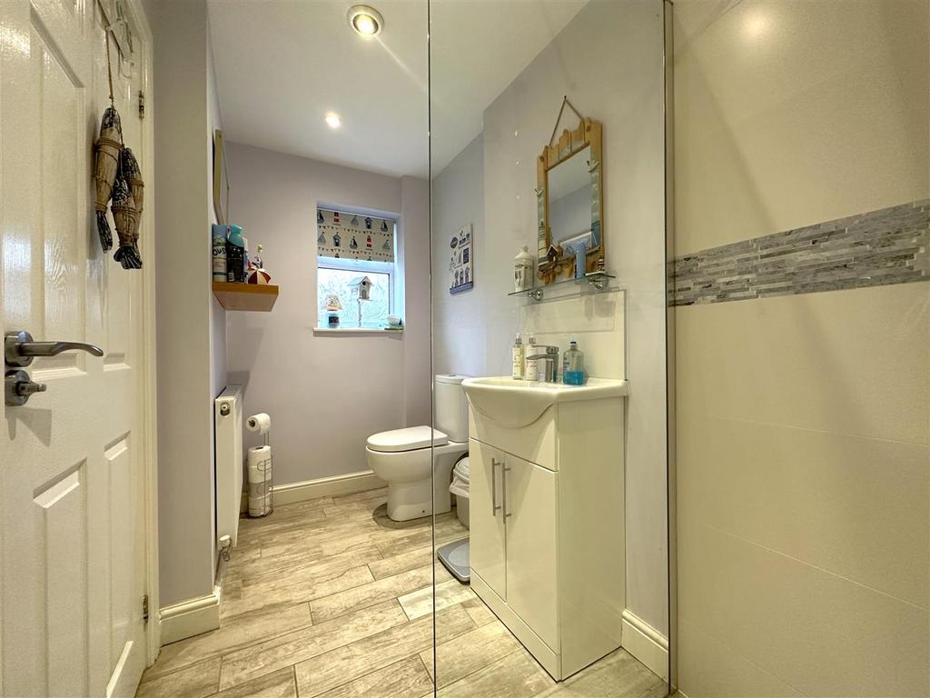 Modern GF Shower Room 699