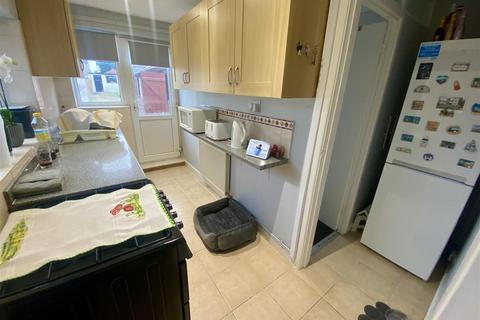 2 bedroom end of terrace house for sale, Cheney Manor Road, Swindon SN2