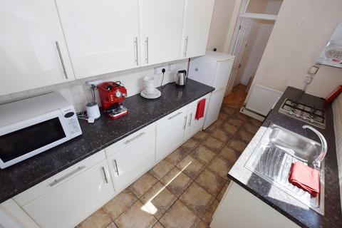 2 bedroom flat to rent, Monks Park Road, Northampton NN1