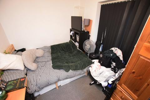 undefined, Queen Eleanor Road, Northampton NN4