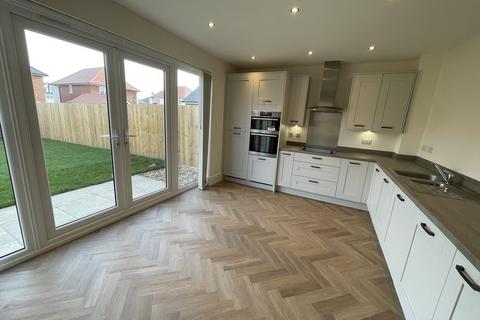 3 bedroom semi-detached house to rent, Garland Street, Woodford