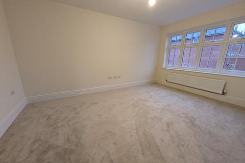 3 bedroom semi-detached house to rent, Garland Street, Woodford