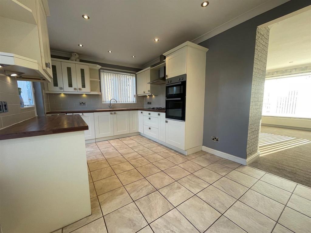 1 Kitchen.jpg
