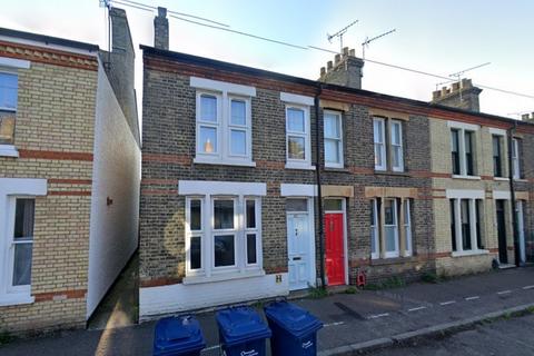 4 bedroom end of terrace house to rent, Thoday Street, Cambridge CB1