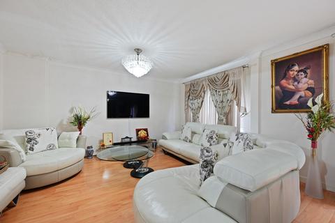 4 bedroom detached house for sale, Silver Close, Harrow