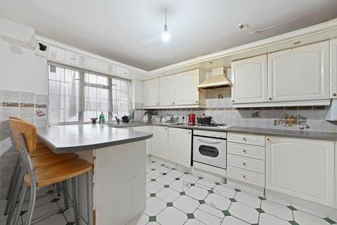 4 bedroom detached house for sale, Silver Close, Harrow