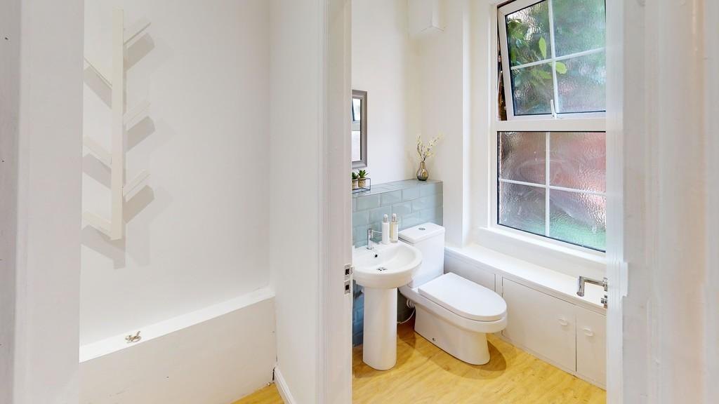 Peoples-Hall-Cottage-4-Bathroom